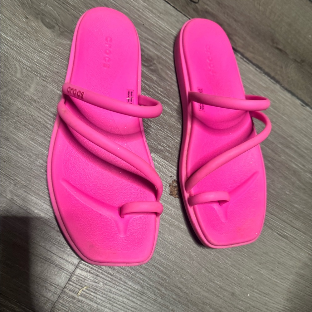 CROCS Women's Neon Pink Twist Strap Slide Sandals